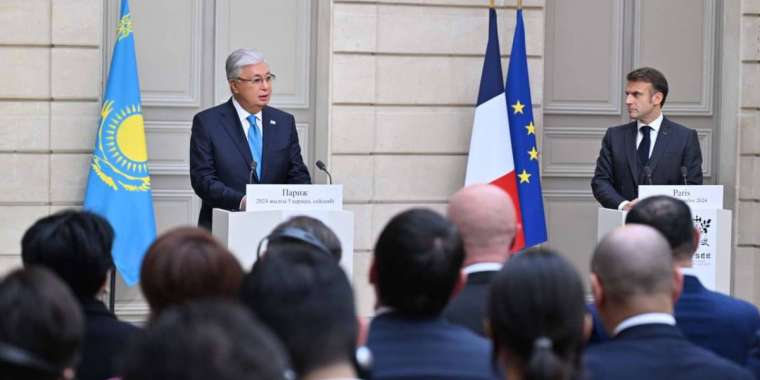 Тоқаев пен Макрон БАҚ өкілдері үшін брифинг өткізді