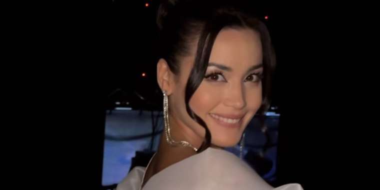 «Саған ессіз ғашықпын»: Ақбота Сейітмағамбеттің образы оқырманын тәнті етті