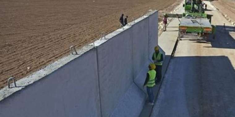 Түркия Иранмен шекарада бетоннан қабырға тұрғызып жатыр