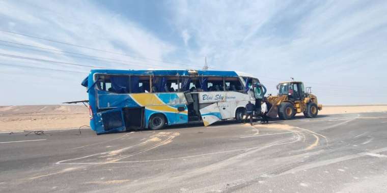 Мысырда қазақстандық туристер мінген аутобус аударылды