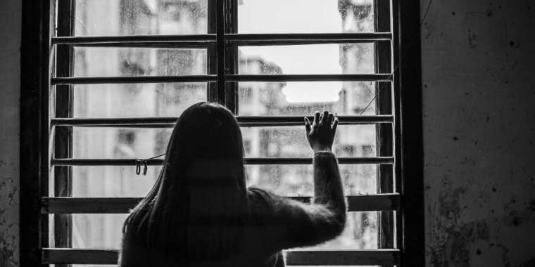 Жамбыл облысында жасөспірім қыз жоғарғы қабаттан секіріп кеткен