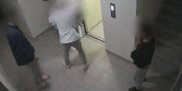 Алматыда бөгде ер адам әйелге шабуыл жасады