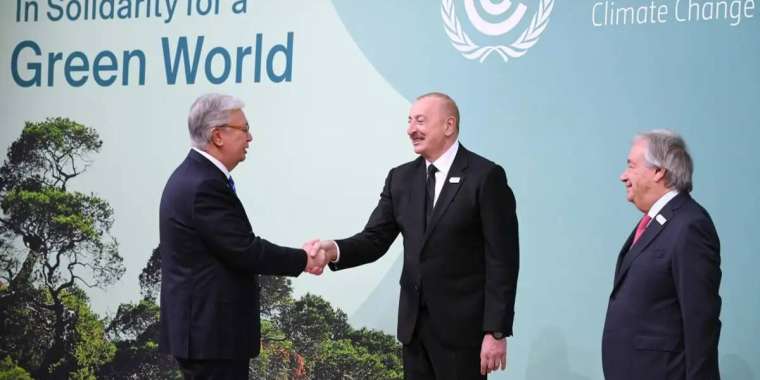 Қасым-Жомарт Тоқаев Дүниежүзілік климат саммитіне қатысу үшін Баку олимпиадалық стадионына барды