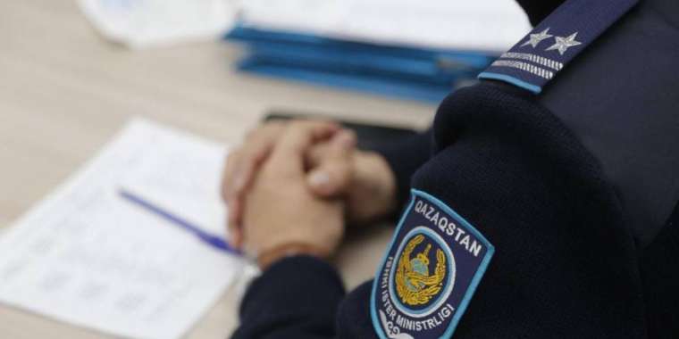 Алматыда полицейді пышақтаған адам ұсталды