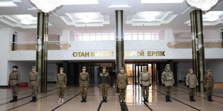 Қарулы күштер жаңа әскери формаға көшті