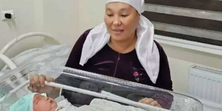 Шымкенттік 39 жастағы әйел оныншы баласын дүниеге әкелді