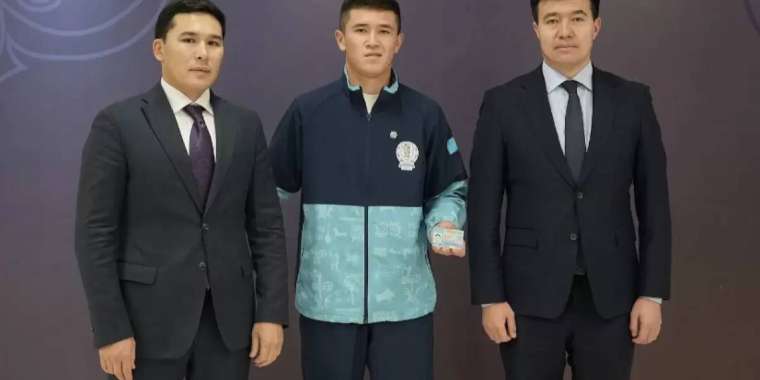 Жастар арасында әлем чемпионы атанған 6 боксшыға атақ берілді