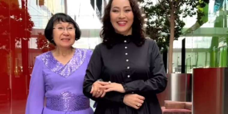 «Келіндік міндетім»: Айгүл Иманбаева алғаш рет енесін көрсетті