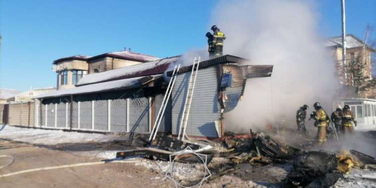 Астанада автоаксессуарлар дүкені өртенді