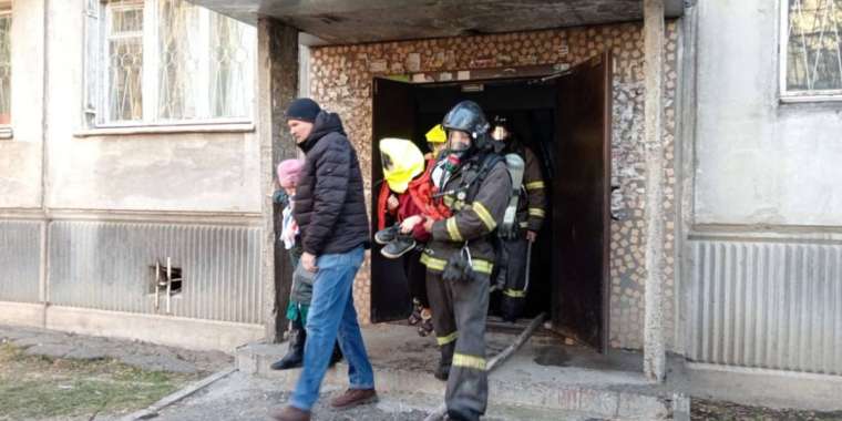 Өскеменде құтқарушылар 6 адамды өрттен құтқарды