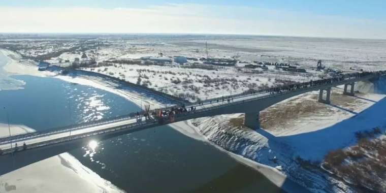 Атырау облысындағы ең үлкен көпірде жүк көліктеріне уақытша тыйым салынды