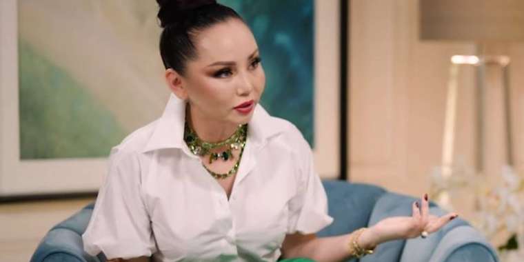 «Еңіреп жылайтын»: Баян Алагөзова Ерке Есмахан туралы шындықты айтты