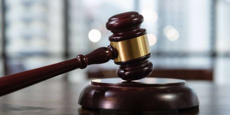 Бұрынғы полицейге адам өлтірді деген айып тағылды