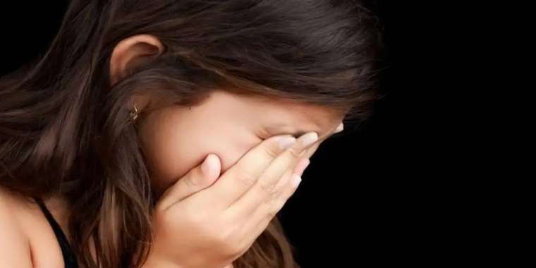 Павлодарда кәмелет жасына толмаған қызды өгей әкесі зорлап келген