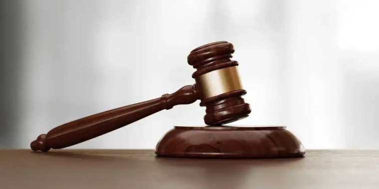 Қарағандыда пара беруге итермелеген адвокат сотталды