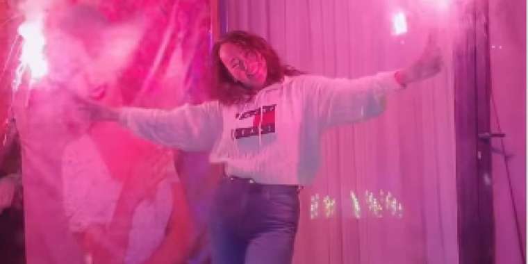 Айгүл Иманбаева құрбыларымен бірге Англияда Hen party өткізді