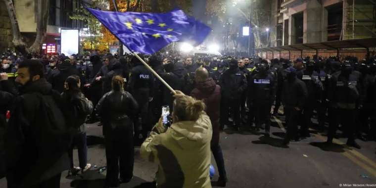 Грузия халқы толқып тұр