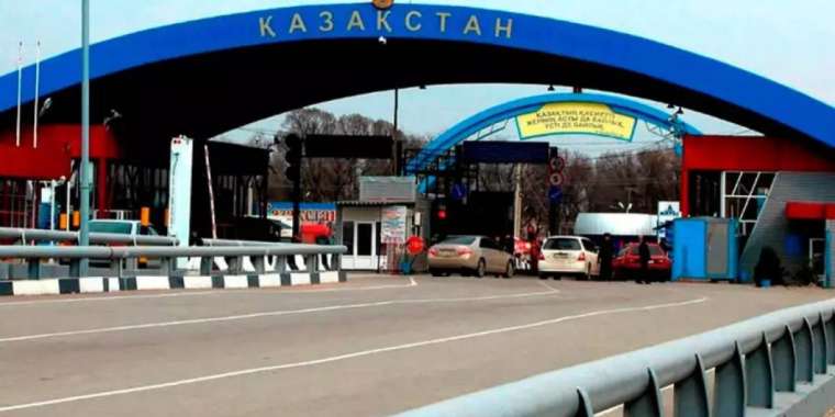 Қазақстан-Өзбекстан шекарасында жүздеген жүк көлігі кезекте тұр