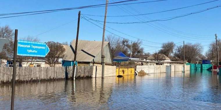 Ақтөбеде тасқын болып жатқанда 600 мың теңге пара алған