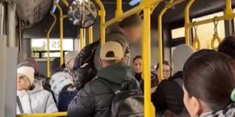 Алматыда автобуста әйелді ұрған ер адам қамалды