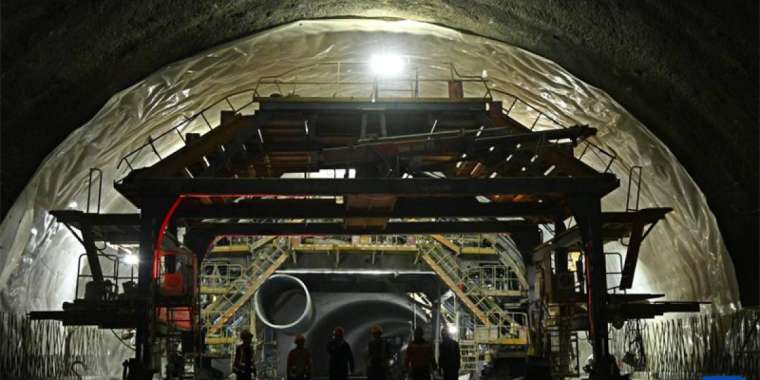 Қытай әлемдегі ең ұзын теңізасты туннелін салып жатыр