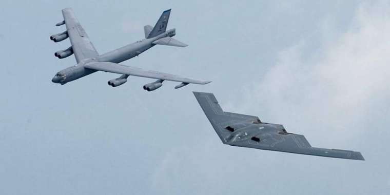 Ресей Американың екі бомбалаушы ұшағын ұстады