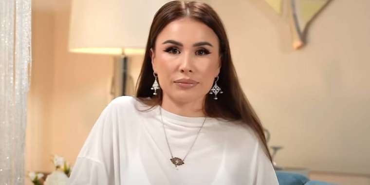 Танымал әнші анасының 5 жаста тастап кеткенін мәлімдеді