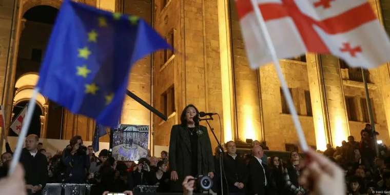 Грузияда наразылық басталды. Шерушілер Еуроодақпен келіссөзден бас тартуға қарсы