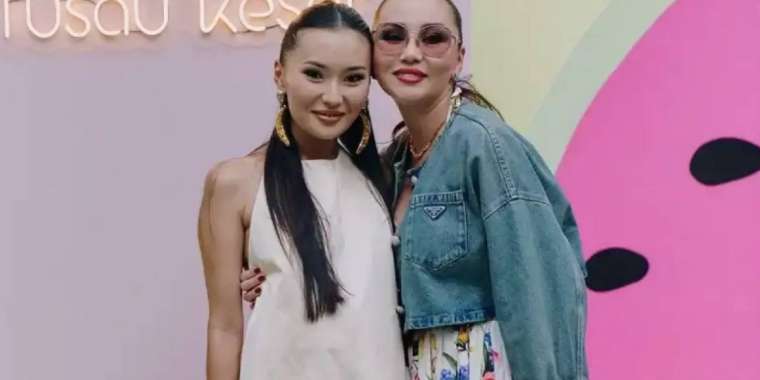 «Қыз босанды»: Баян Алагөзова сүйінші сұрады