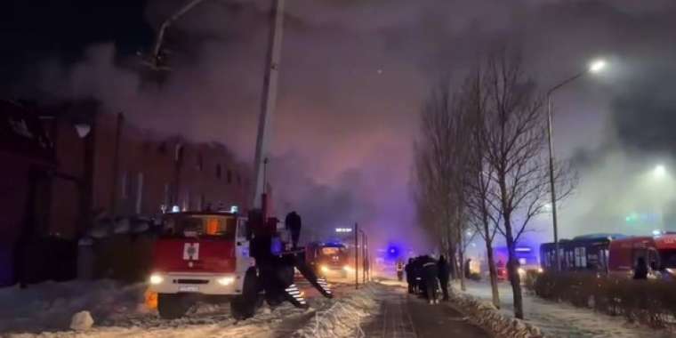 Астанада үшқабатты жатақхананың бөлмелері өртенді