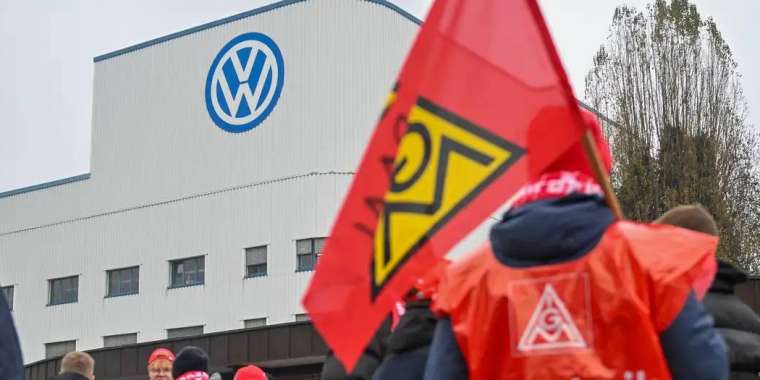 Бүгін Германиядағы Volkswagen зауыттарының жұмысы тоқтайды