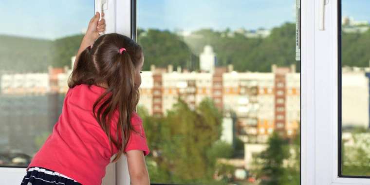 12 жасқа дейінгі балаларды үйде жалғыз қалдыруға тыйым салынуы мүмкін