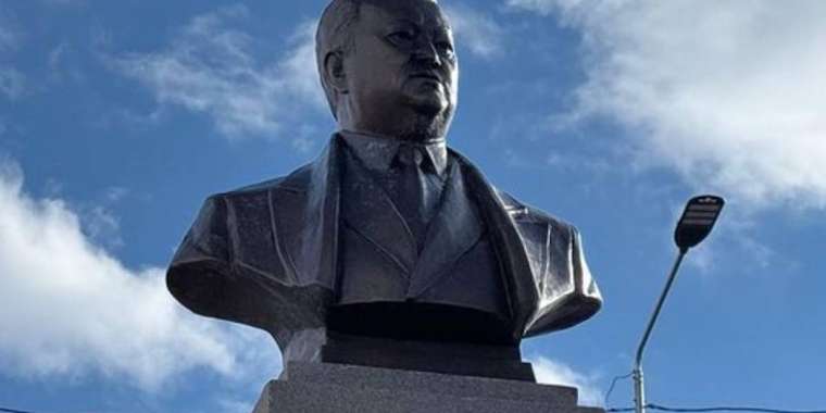 Алматы облысында Заманбек Нұрқаділовтің ескерткіш-бюсті ашылды