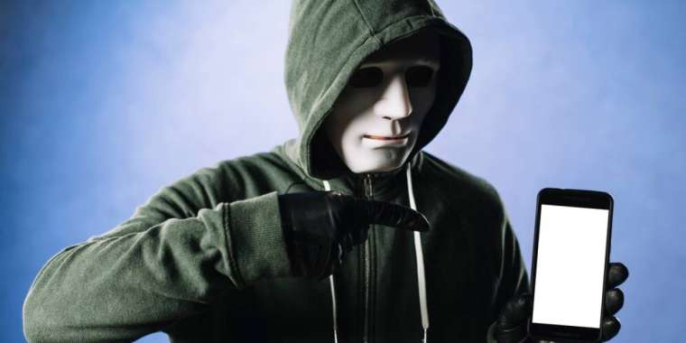 Ақмолалық зейнеткер алаяқтармен сөйлесіп, 1,7 млн теңгесінен айрылды