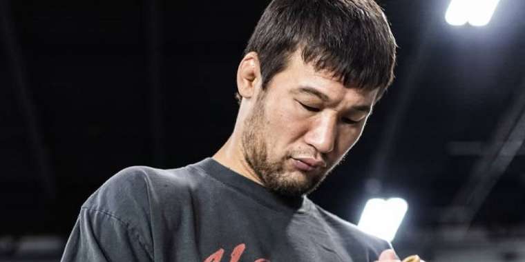 Шавхат Рахмонов Иан Гэрримен жекпе-жек алдында көз арбасты (ВИДЕО)