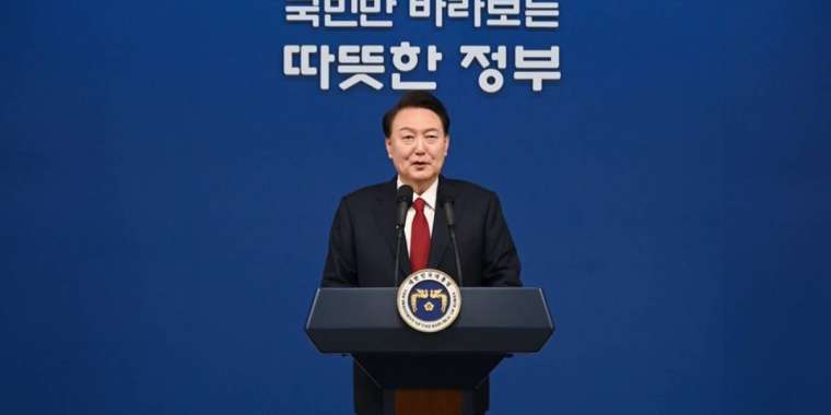 Оңтүстік Корея Президенті әскери жағдай жариялағаны үшін халықтан кешірім сұрады