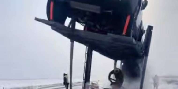 Жамбыл облысында 8 көлік тиеген жүк көлігі өртеніп кете жаздады