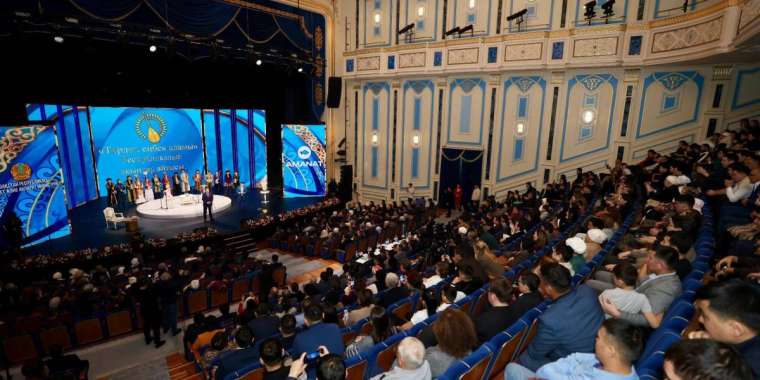 Астанада «Алтын домбыра» республикалық ақындар айтысы өтіп жатыр