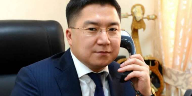 «1 млрд жымқырды» деп айыпталған экс-шенеунік Болат Мажағұловтың соты өтуде