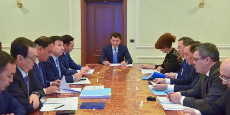 Мемлекеттік кеңесші Ерлан Қарин этносаралық келісімге қатысты жиын өткізді