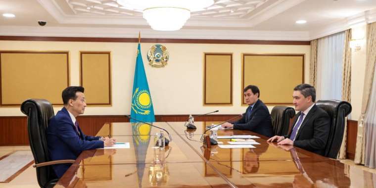 Олжас Бектенов Қытай елшісі Чжан Сяомен кездесті