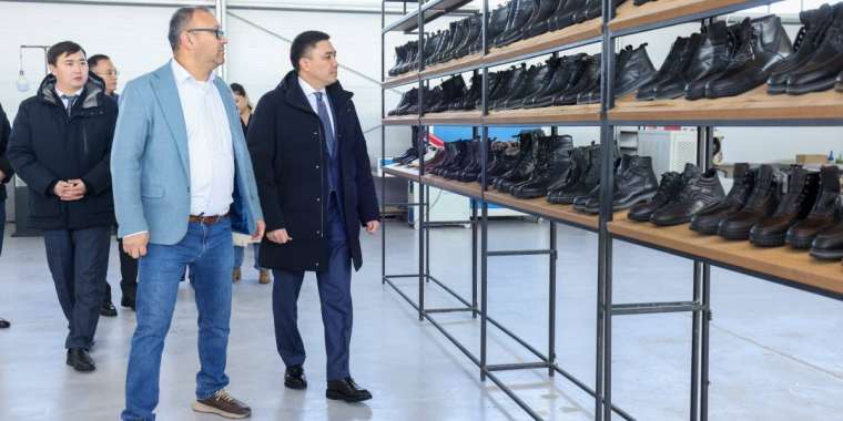 Тетради, носки и обувь - три новых предприятия открыли в СЭЗ «Оңтүстік» в Шымкенте