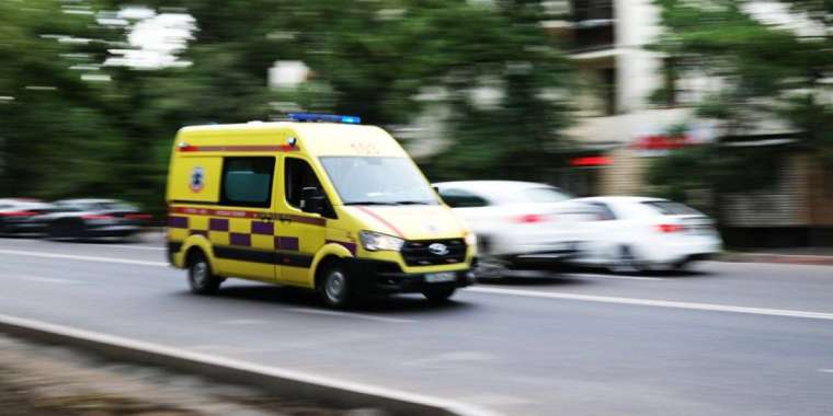 Полицейлер ер адамды ажалдан құтқарып қалды