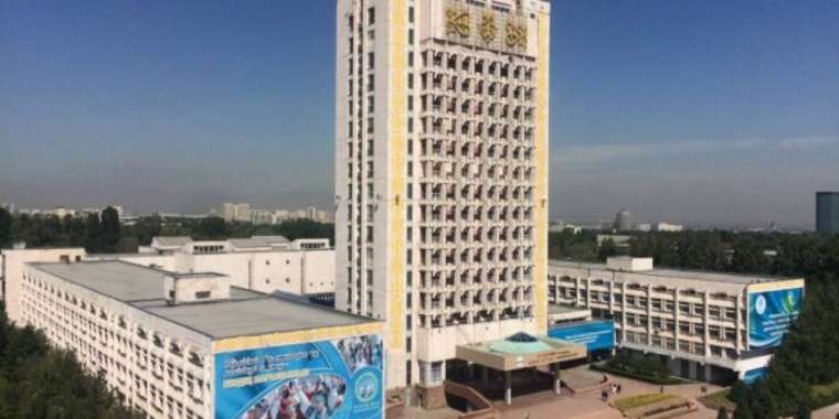 ҚазҰУ-дың заңсыз берілген жері әлі қайтарылмаған - Бақытжан Базарбек