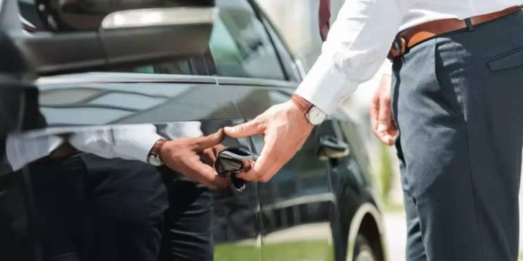 Шетелден әкелінген көлікті заңсыз тіркегендер жауапқа тартылды