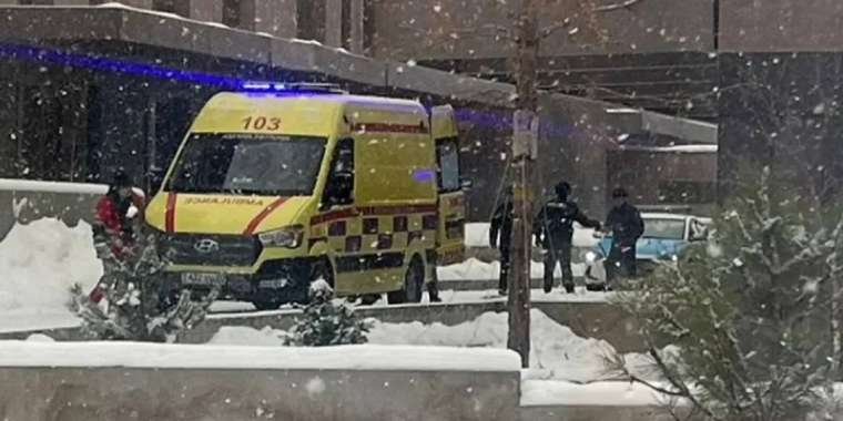 Алматыда ер адам тұрғын үйге басып кіріп, екі адамды атып кетті