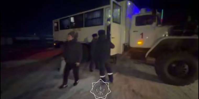 Ырғызда автобус бұзылып, ішіндегі шетелдіктер үсіп қала жаздады