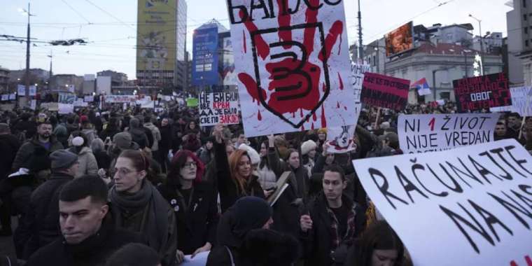 Сербияда билікке қарсы шеру өтіп жатыр