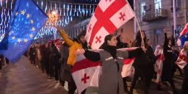 Грузиядағы наразылық бір айдан бері тоқтамай тұр