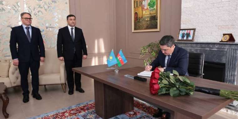 Олжас Бектенов Әзербайжан елшілігіне барып көңіл айтты